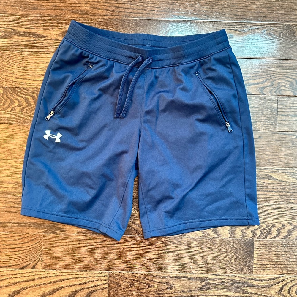 Under Armor Boy’s Athletic Shorts with zippered pockets - size xl